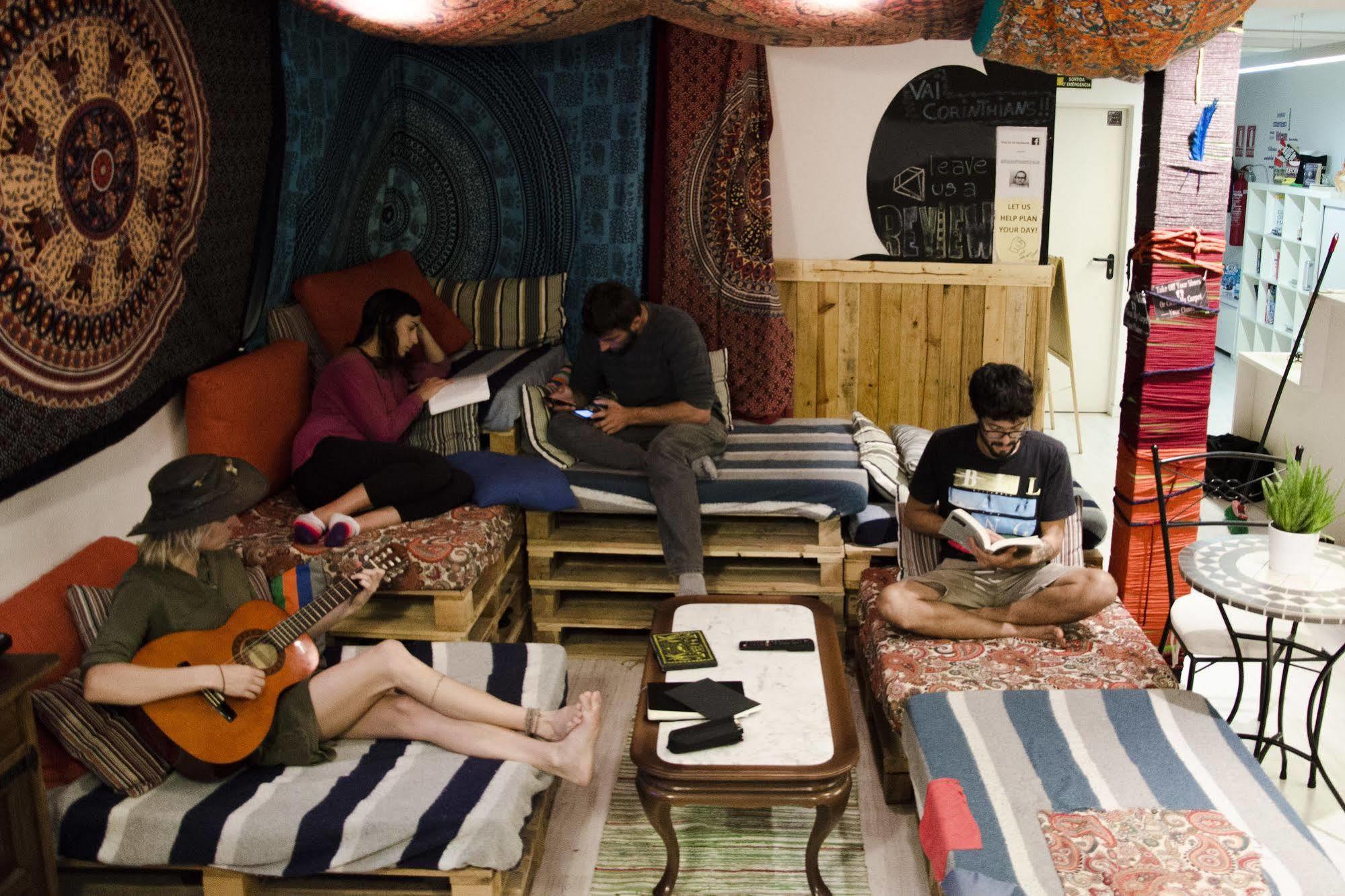 Rocket Hostels Gracia Barcelona Ngoại thất bức ảnh