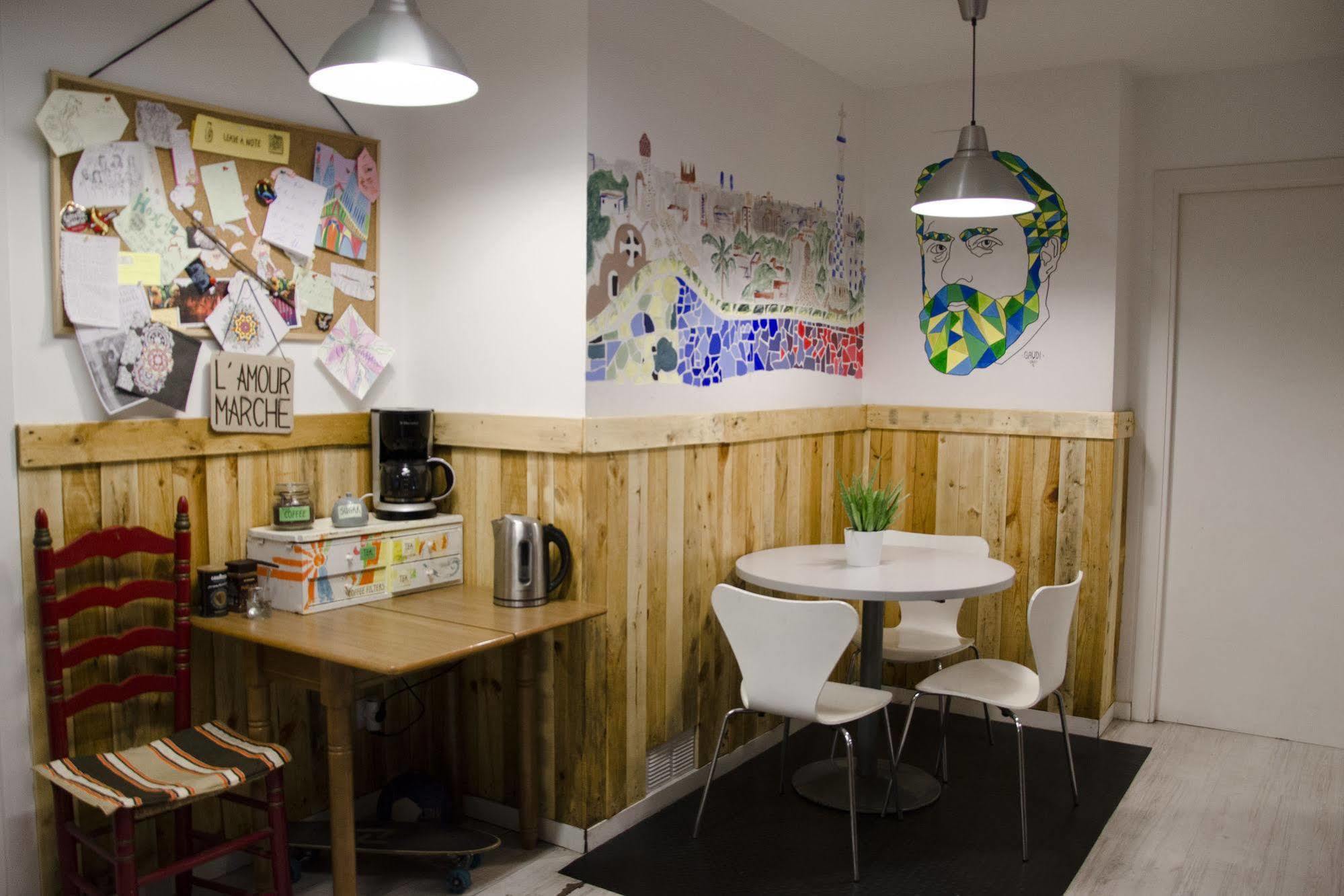 Rocket Hostels Gracia Barcelona Ngoại thất bức ảnh