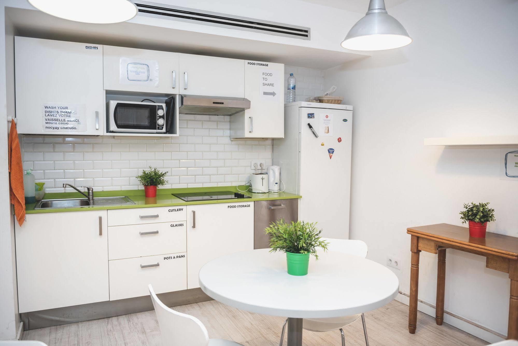 Rocket Hostels Gracia Barcelona Ngoại thất bức ảnh